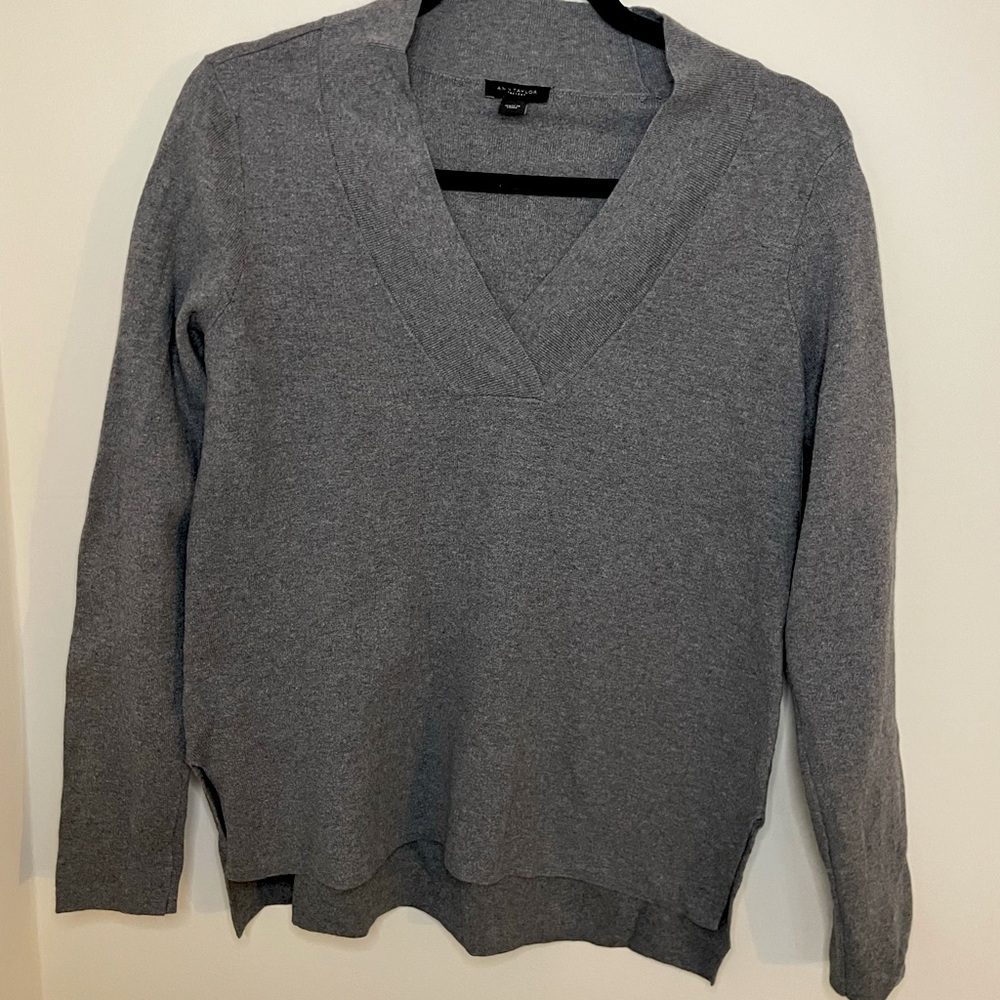 Ann Taylor XS V-neck sweater